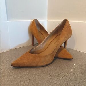 Banana Republic Pointed Toe Tan Suede Pumps, Size 9